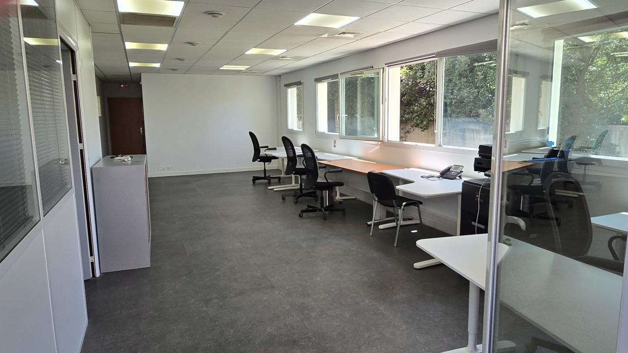 Bureau Gémenos 126m² Location bureau Gémenos Bouches-du-Rhône OLBUR2428653 1